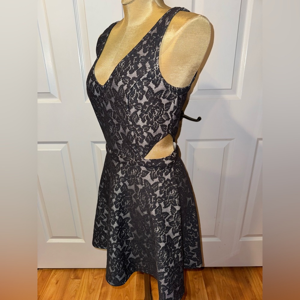 A&F LACE DRESS! - Picture 5 of 5